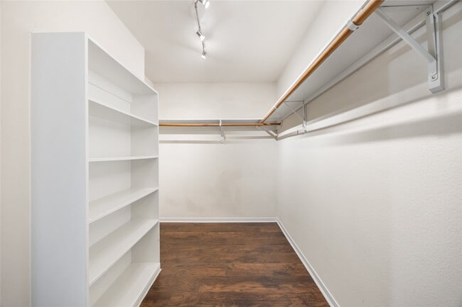 Photo - 15410 Redbud Dale Ct