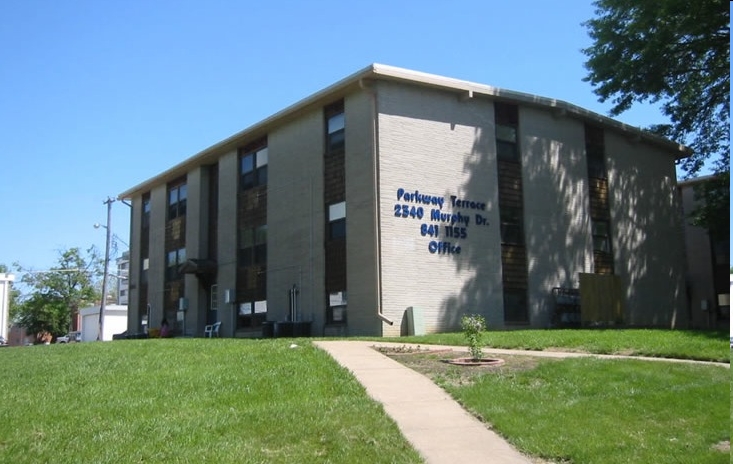 Parkway Terrace Apartments - Parkway Terrace Apartments