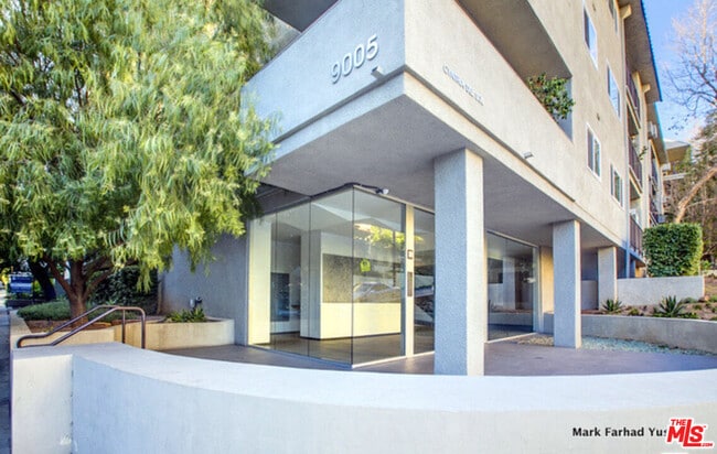 Building Photo - 9005 Cynthia St Unit 414