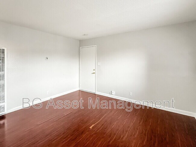 Photo - 922 Carlson Blvd Unit 5