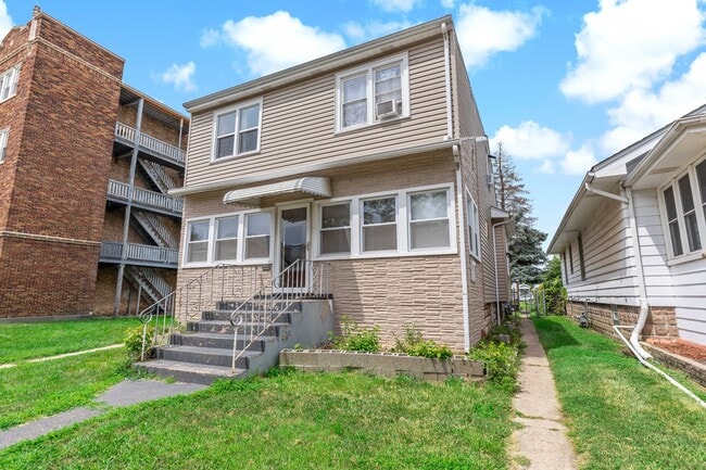 Photo - 36 157th St House