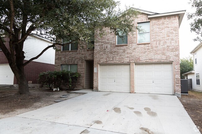 Building Photo - SPACIOUS 4 BEDROOM 2.5 BATH FEATURING MAST... Rental