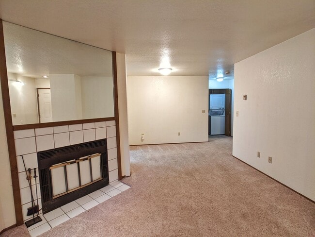 Building Photo - 2 Bed/2 Bath Spaulding Beach Condo
