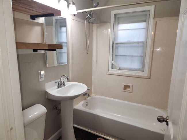 Photo - 2457 Richard Ave