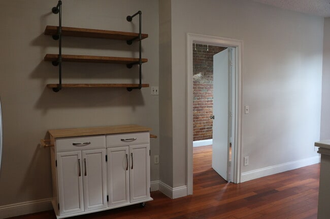 Photo - 320 Warren St