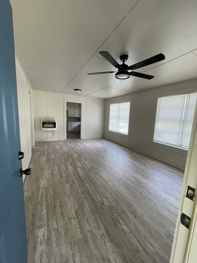Building Photo - 223 S Ash Rental