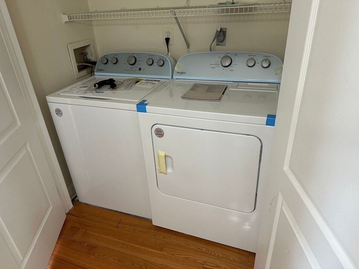 Gorgeous, bright 3 bed 3 bath Townhouse in... - Gorgeous, bright 3 bed 3 bath Townhouse in...