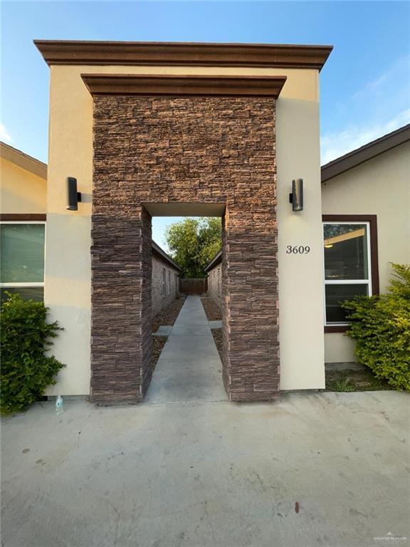 Photo - 11 Valeria St Unit 1