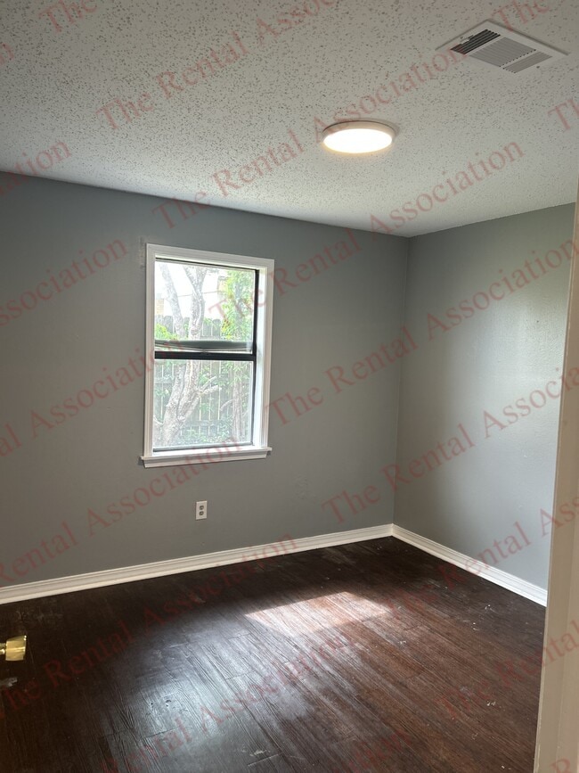 Photo - 1910 Illinois Ave