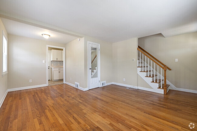 1BR, 1BA - 1,000SF - Dining Area and Living Room