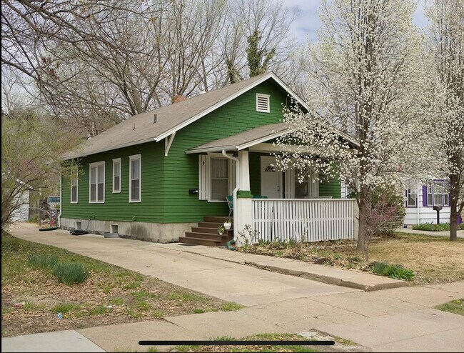 Photo - 818 Bertrand St House
