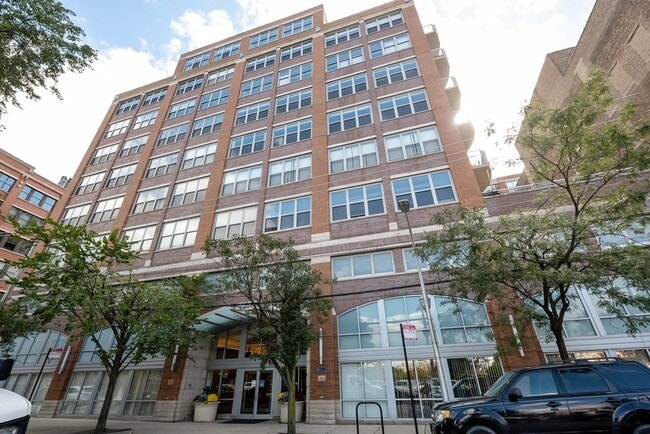 Building Photo - 933 W Van Buren St Unit 523