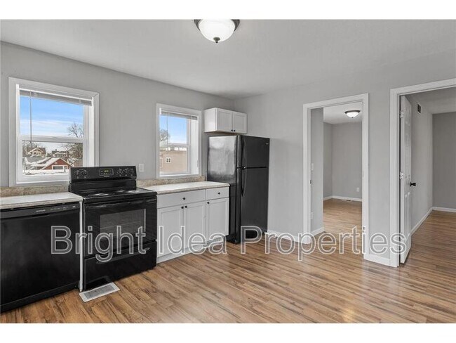 Photo - 1051 Arkwright St N