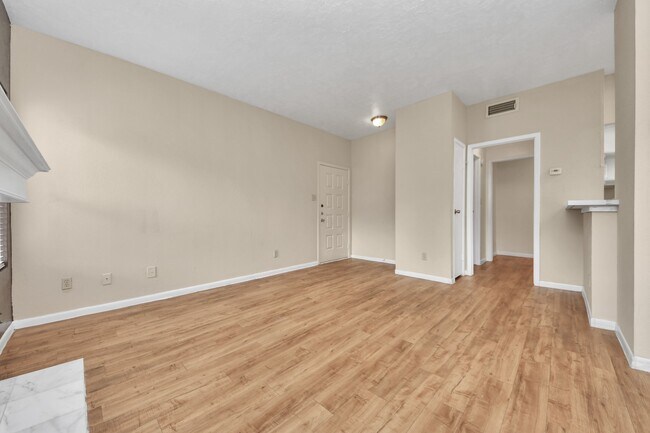 Photo - 2021 Spenwick Dr Unit 117