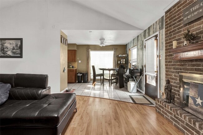 Photo - 8514 Rowan Ln