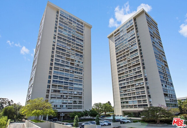 Building Photo - 2220 Ave of the Stars Unit 702