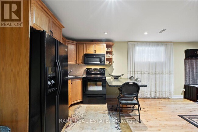 Photo - 40 Lloyd George Ave