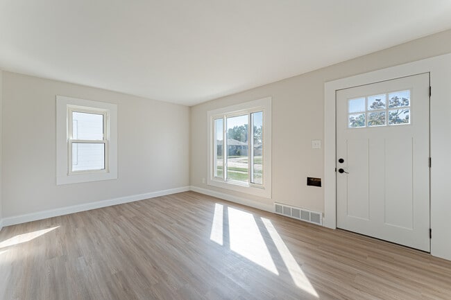 Photo - 6006 Ridgewood Ave