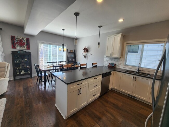 Photo - 1202 Bombardier Cres