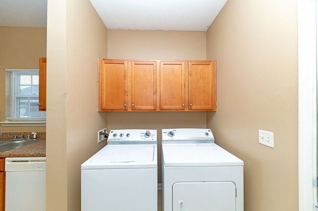 Lavadora y secadora con almacenamiento incorporado - Lakeview Subdivision