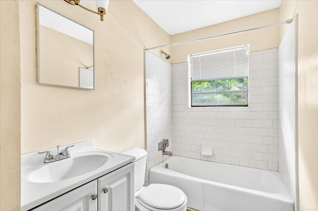 Photo - 2-Bedroom Apartment in Convenient Savannah Location