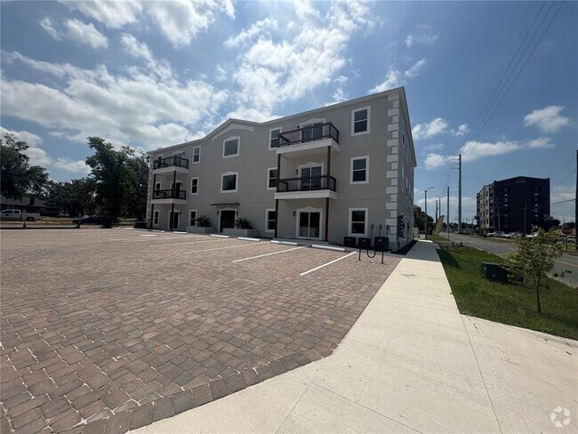 Building Photo - 201 N Dewey St Rental