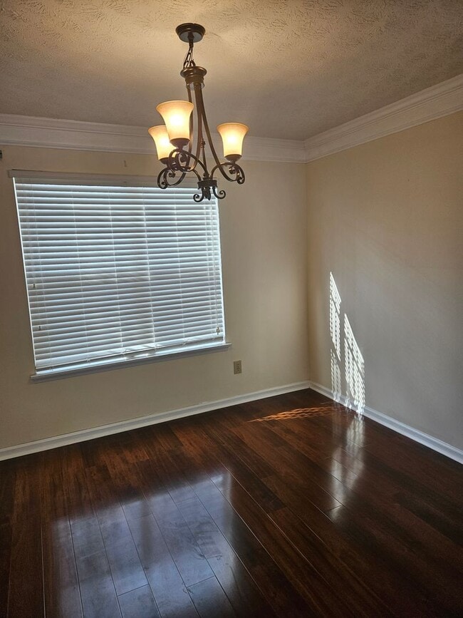 Photo - Spacious 3 Bedroom 2.5 Bath Home