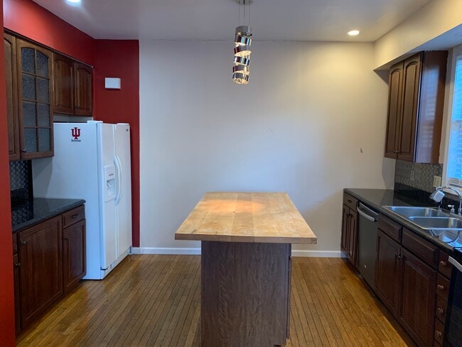 Photo - 111 E 6th St Unidad A