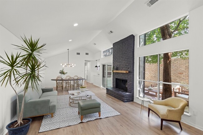 Building Photo - 2019 Wilcrest Dr