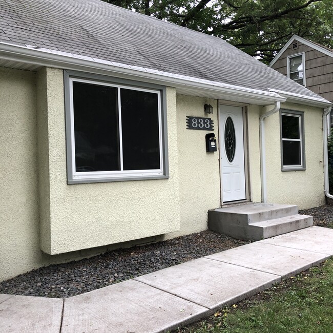 Photo - 833 25th Ave SE