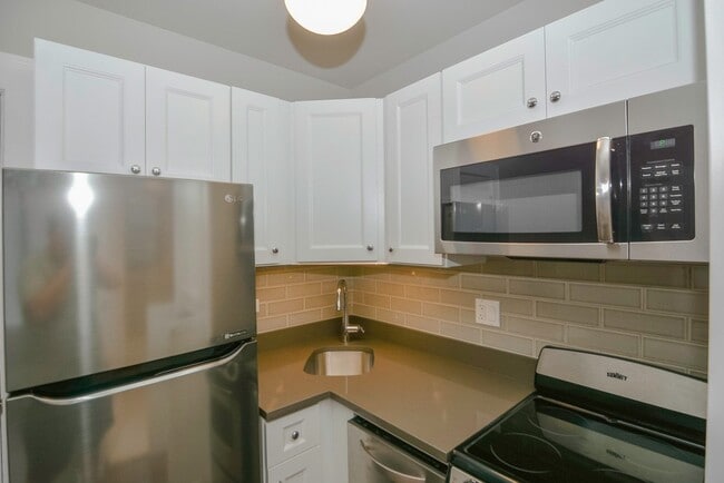 Photo - 817 W Lakeside Pl Unit 605