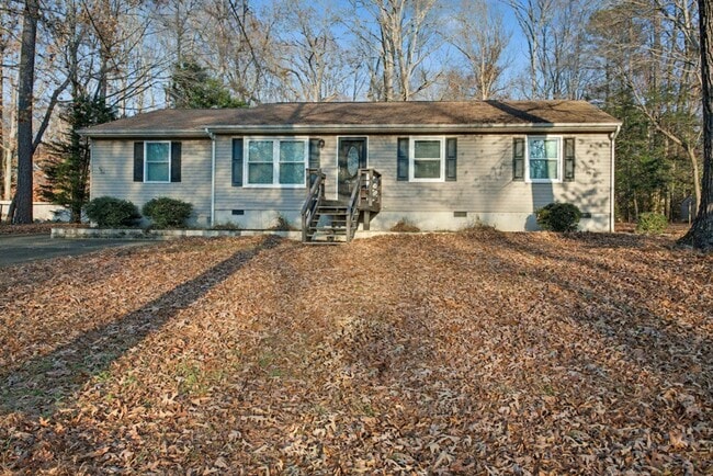 Building Photo - 4 bedrooms with 2 ensuites-close to shopping.