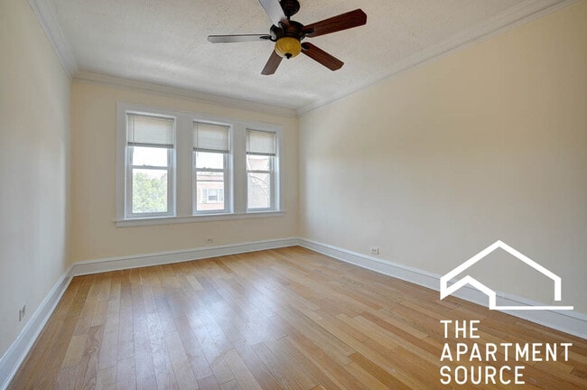 Photo - 3531 W Fullerton Ave Unidad 3