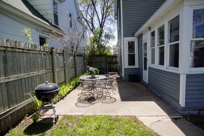 Photo - 817 26th Ave NE