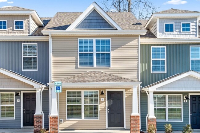 Building Photo - The Stowe Court Dog Friendly Condo for rent!