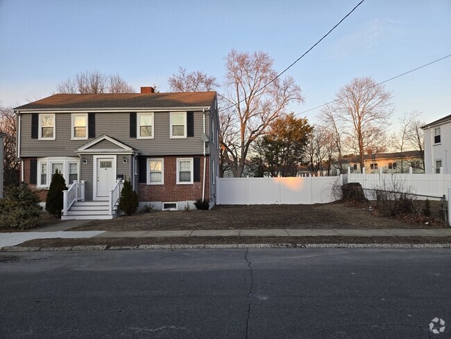 Building Photo - 114 Faraday St Unit 2 Rental