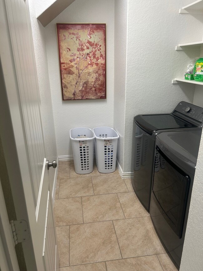 Photo - 724 Decathlon St