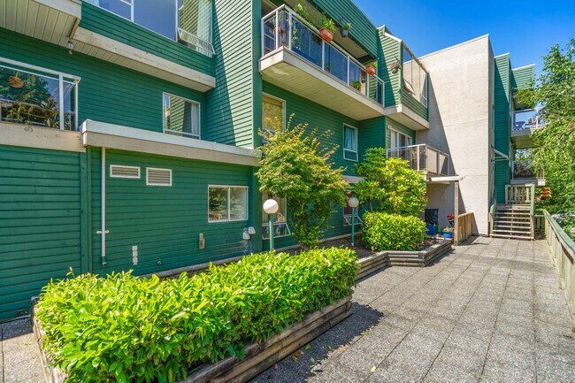 Building Photo - Greensview