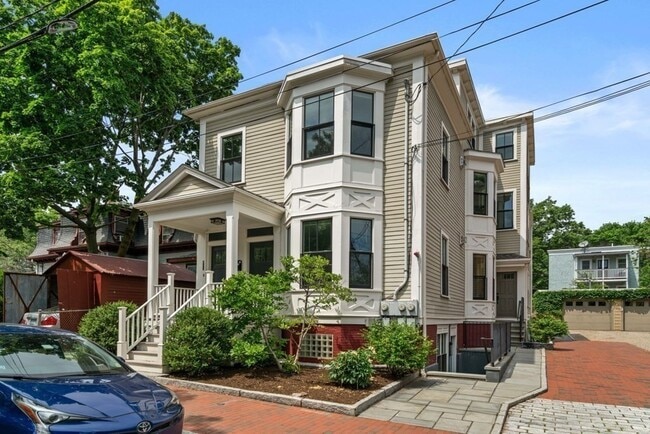 Building Photo - 619 Franklin St Unit 1