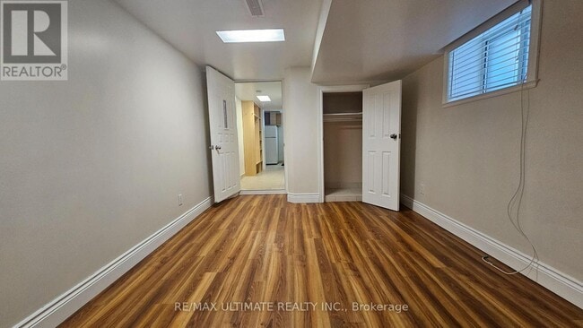 Photo - 905 Lansdowne Ave