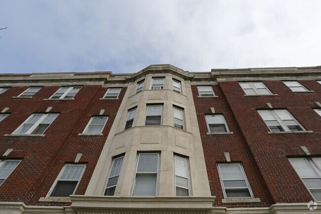 Delaware / West Ferry Apartments