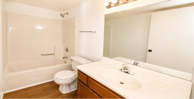 Photo - 451 Woodview Dr Unit 451