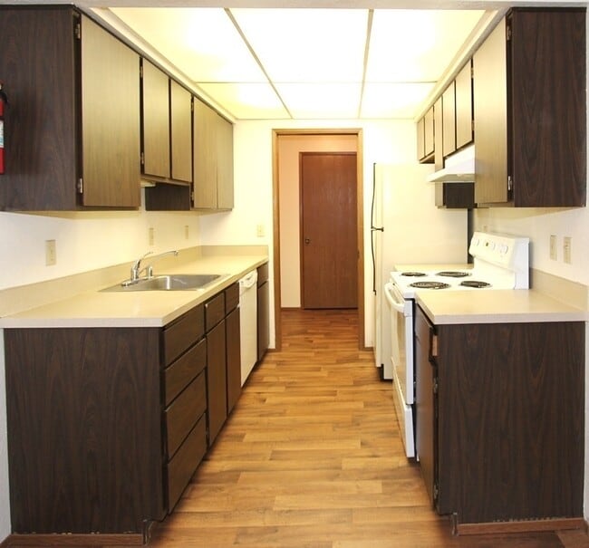 Building Photo - Top-Floor 1-Bedroom Apartment with Private... Unit 302