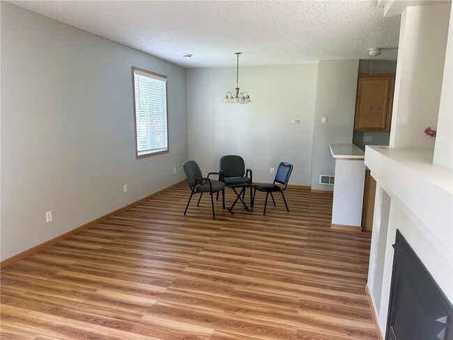 Photo - 130 River Woods Dr W