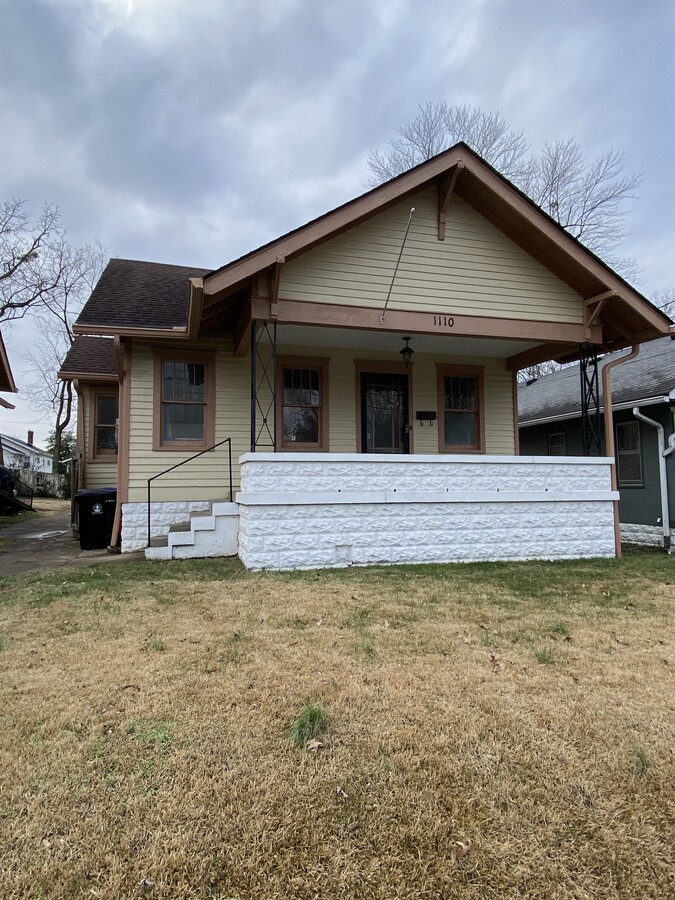 In process of renovating, will be ready in about 2 weeks - 1110 Barret Ave House