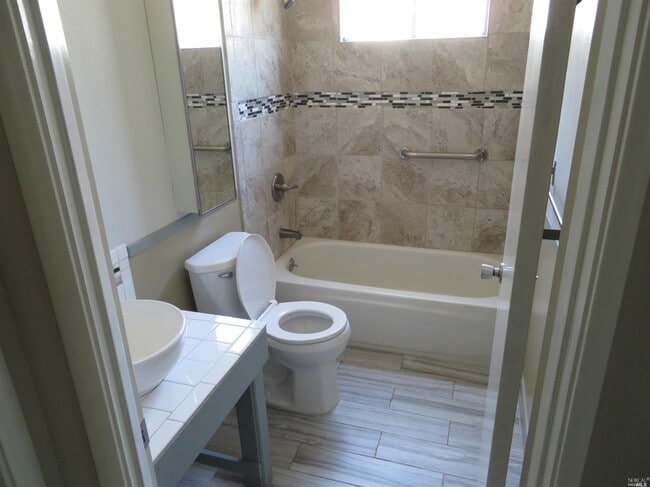 Photo - 1255 Whitehall Way