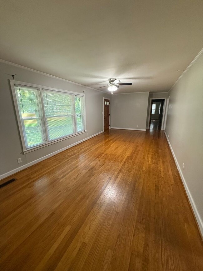 105 Lone Oak Dr