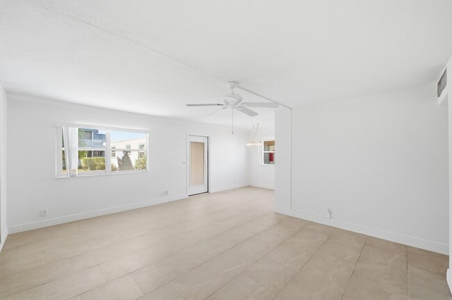 Photo - 452 Brittany Dr