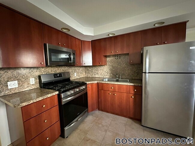 Building Photo - 16.5 Bremen St Rental