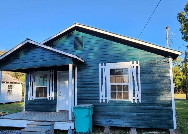 Building Photo - 801 St Cyr Ave Unit #1